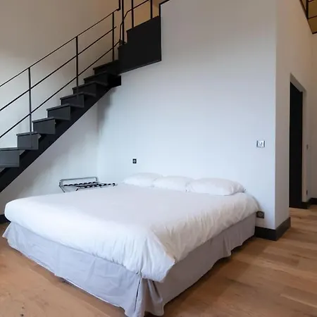 Дом отдыха Chateau Caillivet Au Coeur D'un Vignoble Bio 14 Personnes Mazeres (Gironde)