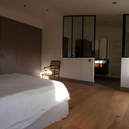 Дом отдыха Chateau Caillivet Au Coeur D'un Vignoble Bio 14 Personnes Mazeres (Gironde)