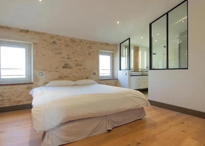 Chateau Caillivet Au Coeur D'un Vignoble Bio 14 Personnes 度假居